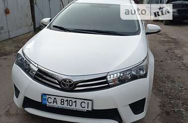 Седан Toyota Corolla 2015 в Черкасах