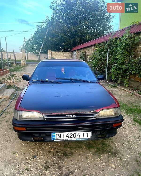 Седан Toyota Corolla 1988 в Великодолинському