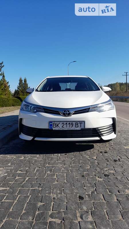 Седан Toyota Corolla 2016 в Рівному