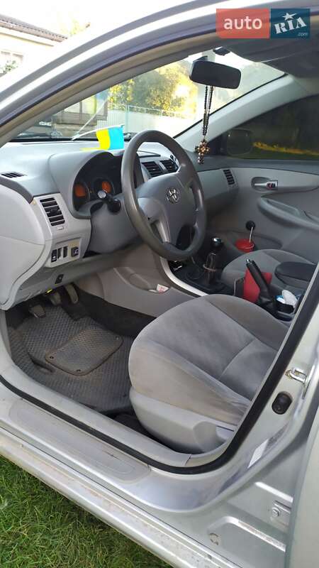 Седан Toyota Corolla 2008 в Теофіполі