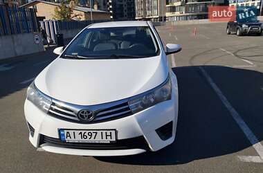 Седан Toyota Corolla 2016 в Киеве