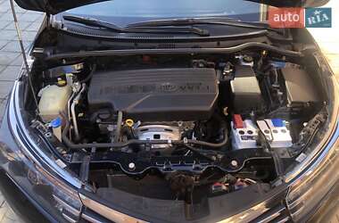 Седан Toyota Corolla 2013 в 