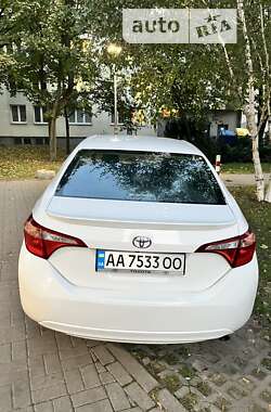 Седан Toyota Corolla 2015 в Бродах