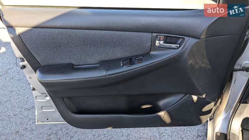 Седан Toyota Corolla 2003 в Львове