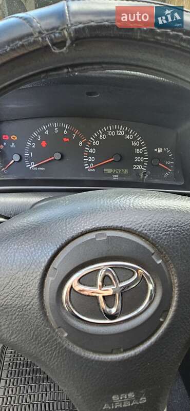 Седан Toyota Corolla 2003 в Нововолинську