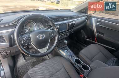 Седан Toyota Corolla 2014 в Ивано-Франковске