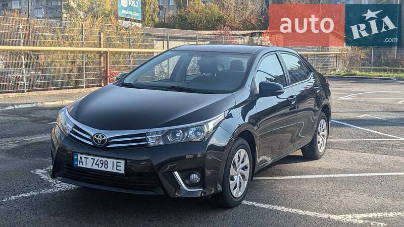 Седан Toyota Corolla 2014 в Ивано-Франковске