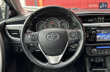 Седан Toyota Corolla 2013 в Киеве