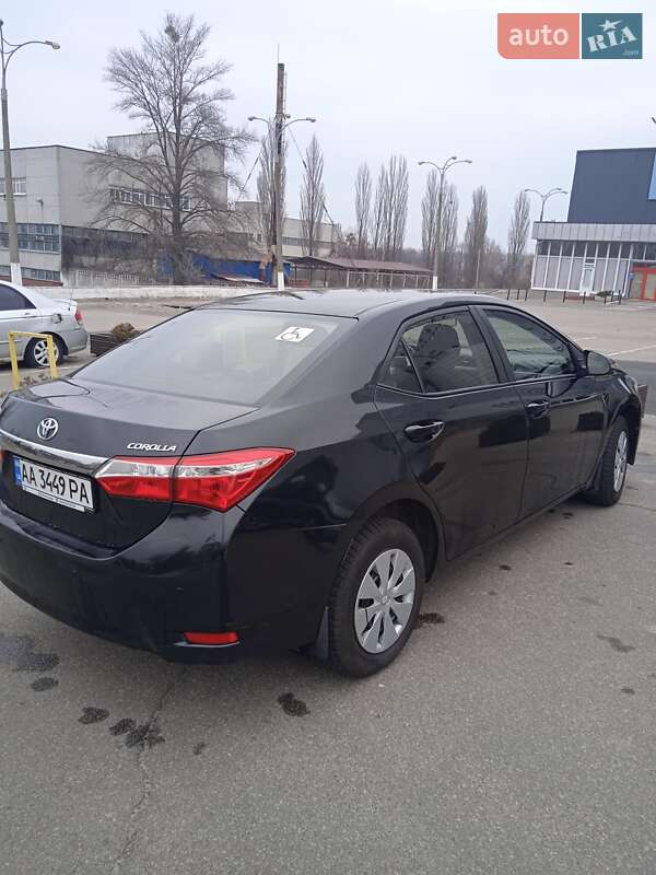 Седан Toyota Corolla 2014 в Киеве