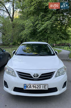 Седан Toyota Corolla 2011 в Кропивницком