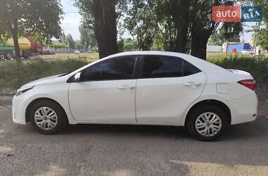 Седан Toyota Corolla 2013 в Ровно