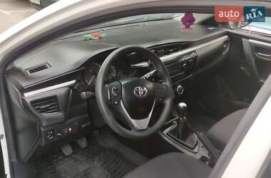 Седан Toyota Corolla 2013 в Ровно