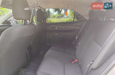 Седан Toyota Corolla 2013 в Ровно