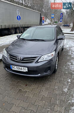 Седан Toyota Corolla 2012 в Львові