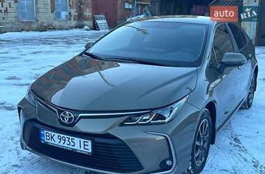 Седан Toyota Corolla 2022 в Ровно