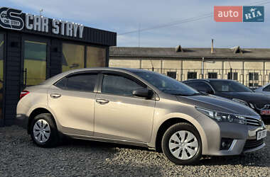 Седан Toyota Corolla 2013 в Стрые