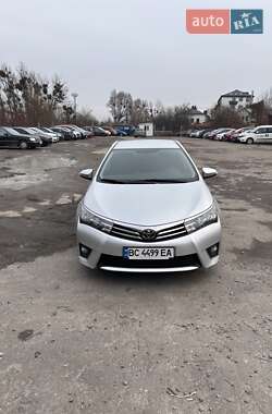 Седан Toyota Corolla 2016 в Львові