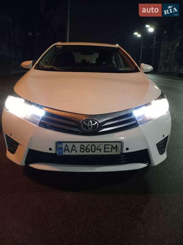 Седан Toyota Corolla 2014 в Киеве