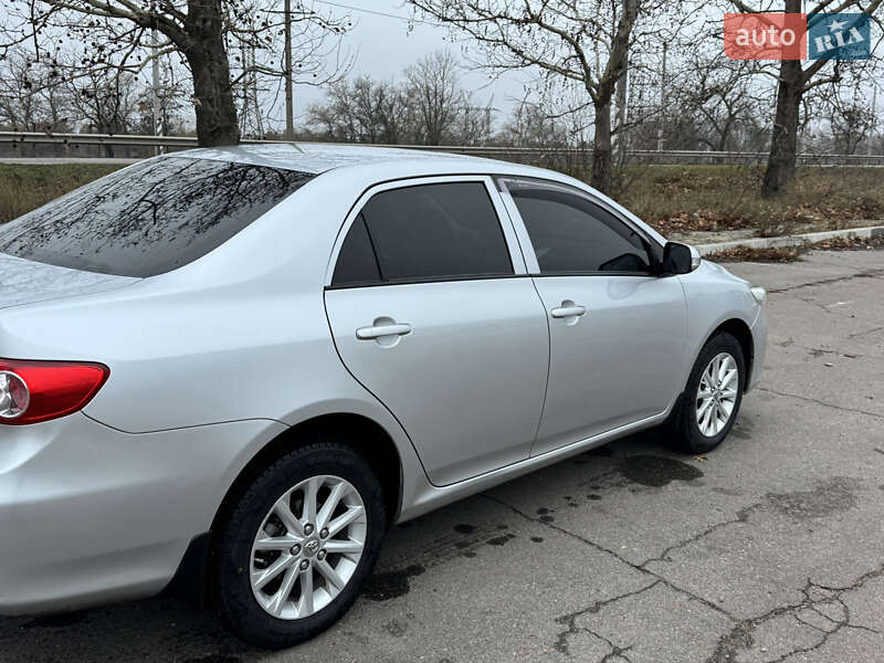 Седан Toyota Corolla 2011 в Николаеве