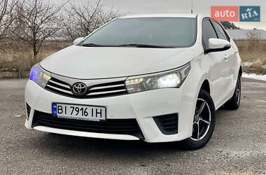 Седан Toyota Corolla 2014 в Горішніх Плавнях