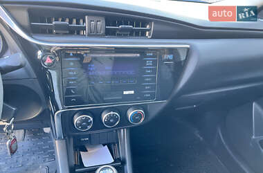 Седан Toyota Corolla 2018 в 