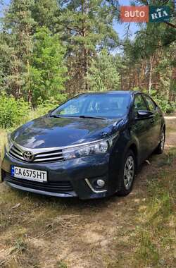 Седан Toyota Corolla 2015 в Черкасах