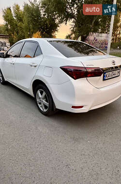 Седан Toyota Corolla 2014 в Дніпрі