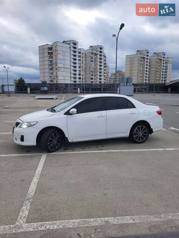 Седан Toyota Corolla 2012 в Житомире