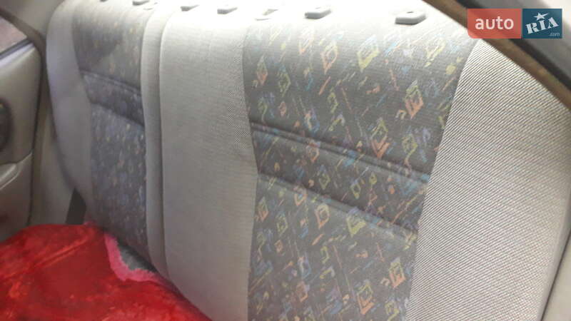 Седан Toyota Corolla 1998 в Дніпрі