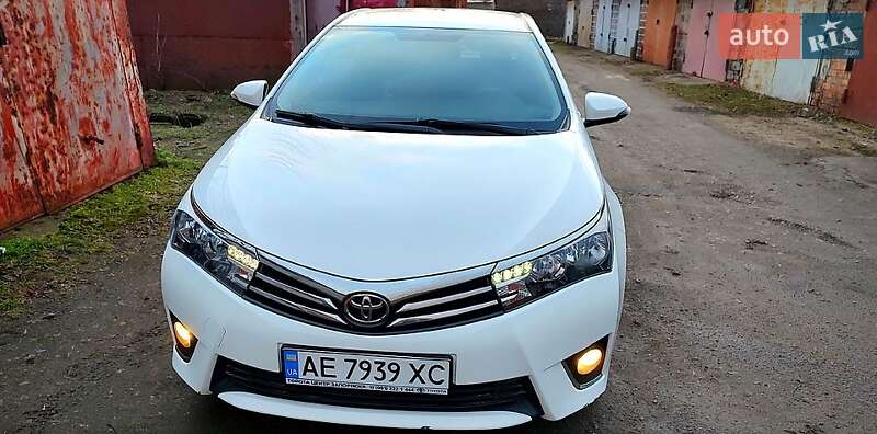 Седан Toyota Corolla 2015 в Дніпрі фото 5 Седан Toyota Corolla 2015 в Дніпрі