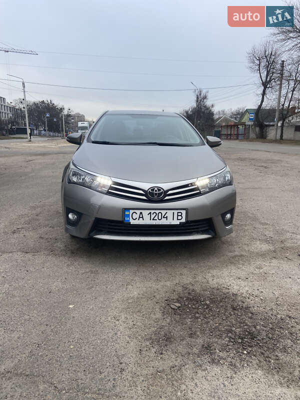 Седан Toyota Corolla 2014 в Черкасах