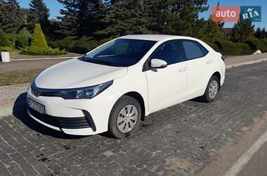 Седан Toyota Corolla 2016 в Сарнах