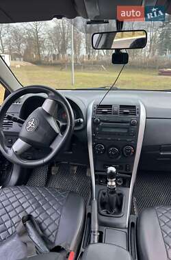 Седан Toyota Corolla 2010 в Володимирці