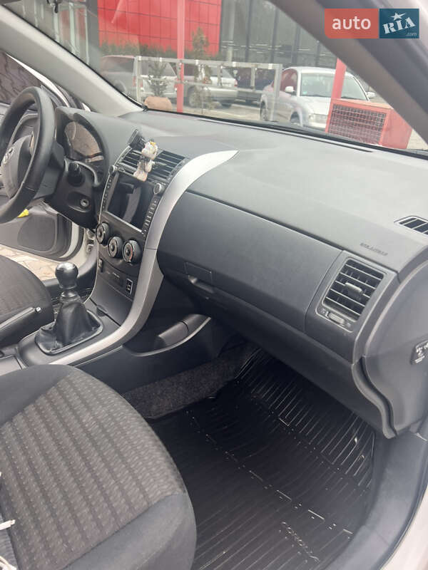 Седан Toyota Corolla 2011 в Виннице