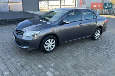 Седан Toyota Corolla 2011 в Ивано-Франковске