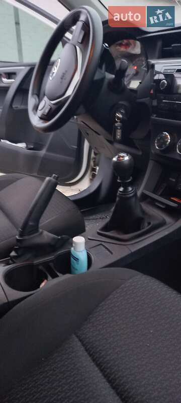 Седан Toyota Corolla 2014 в Полтаве