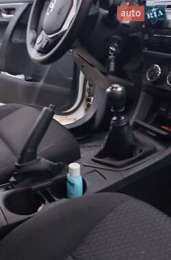 Седан Toyota Corolla 2014 в 