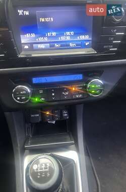 Седан Toyota Corolla 2014 в 