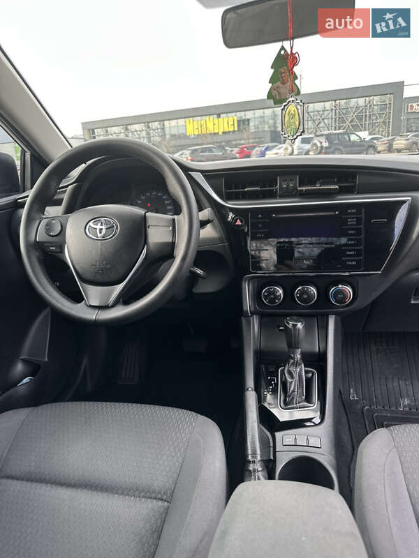 Седан Toyota Corolla 2017 в Киеве