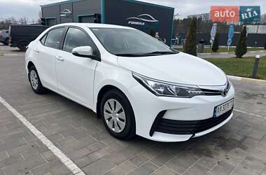 Седан Toyota Corolla 2018 в Киеве