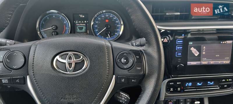 Седан Toyota Corolla 2016 в Дніпрі