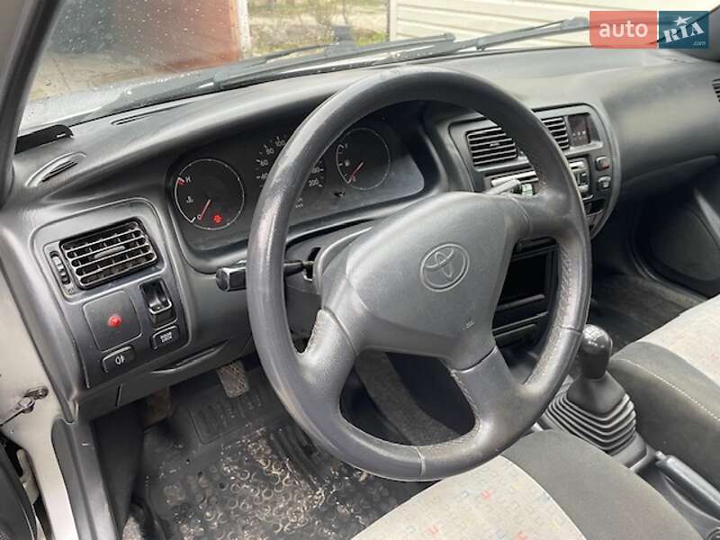 Седан Toyota Corolla 1997 в Олевську