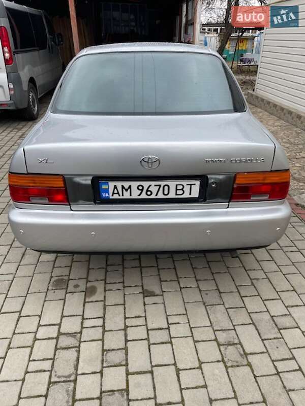 Седан Toyota Corolla 1997 в Олевську