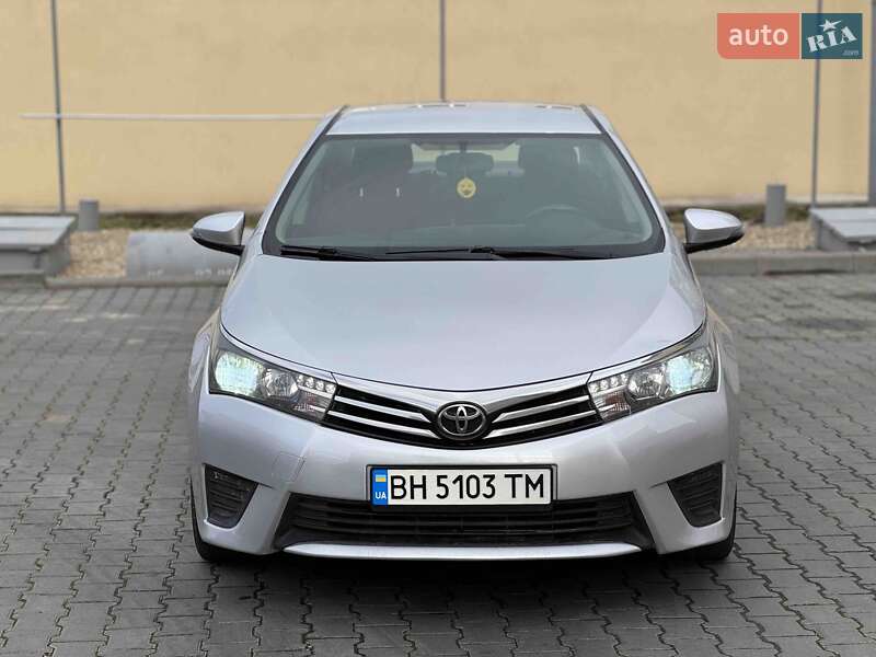 Седан Toyota Corolla 2014 в 