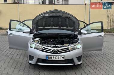 Седан Toyota Corolla 2014 в 