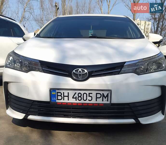 Седан Toyota Corolla 2018 в 