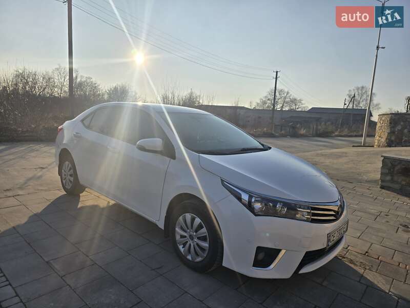 Седан Toyota Corolla 2015 в Сокирянах