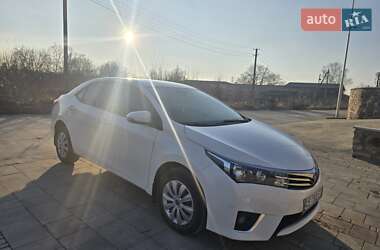 Седан Toyota Corolla 2015 в 