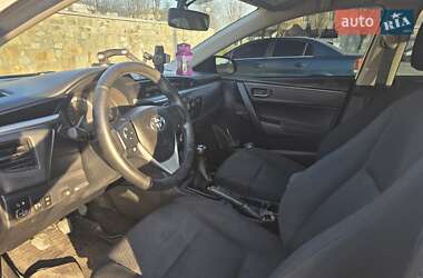 Седан Toyota Corolla 2015 в 