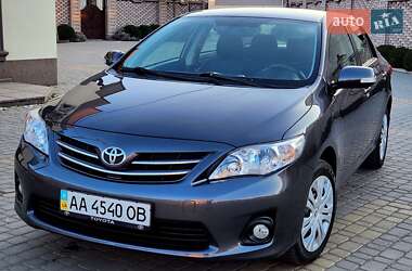 Седан Toyota Corolla 2010 в Києві